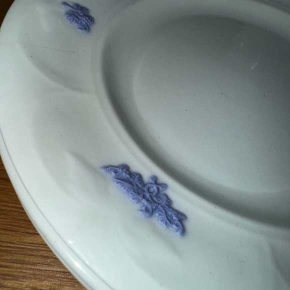 Elegant White and Blue Floral Dinner Plates - Picture 3 of 10